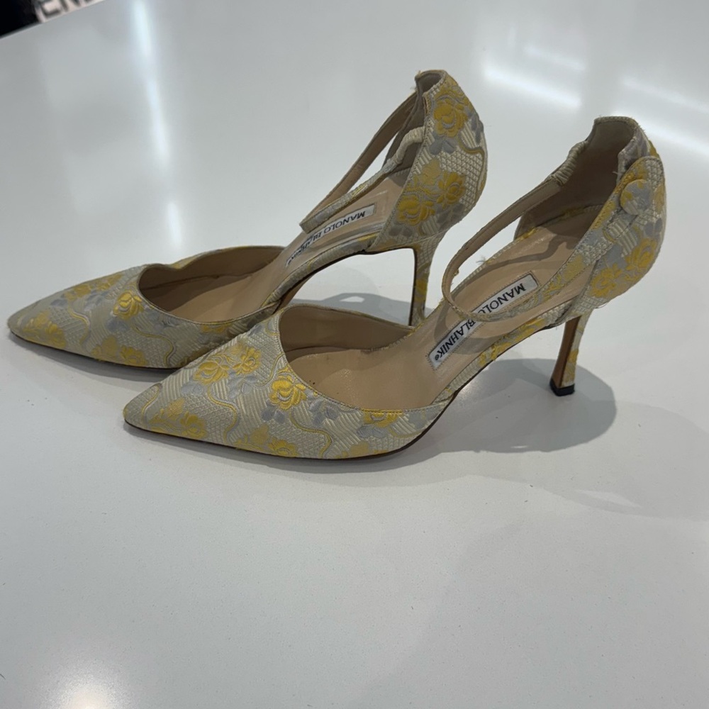 Manolo Blahnik Women's Yellow Floral Heels